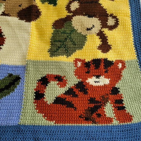 BEAUTIFUL HANDMADE KNIT APHGAN BLANKET ANIMAL THEME SIZE 37.5" X 35" - Picture 5 of 11